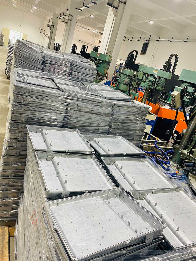 ডাই-কাস্ট-ফ্লাডলাইট-হাউজিং