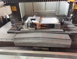 নেতৃত্বে আলো গর্ত করা